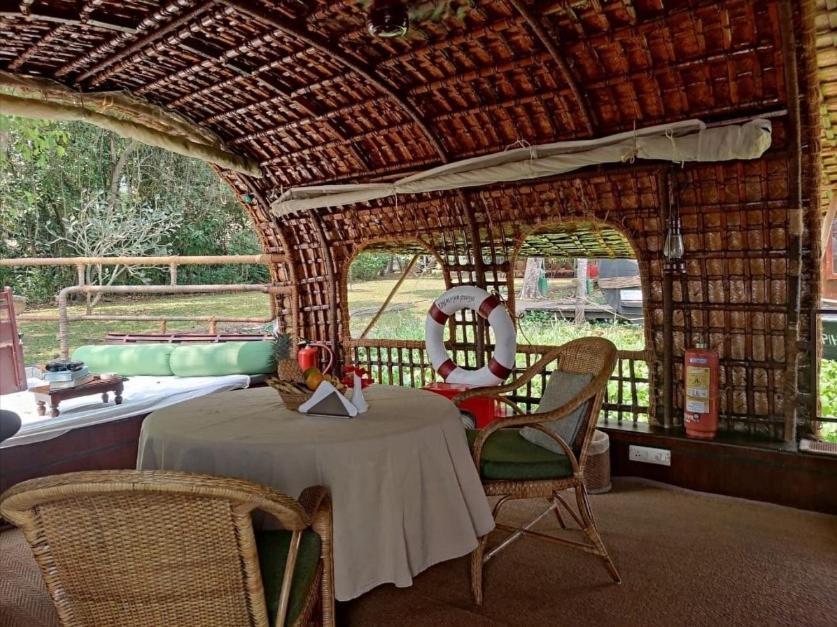 Hotel Spice Coast Cruises - Houseboat, A Cgh Earth Experience Alappuzha Zewnętrze zdjęcie
