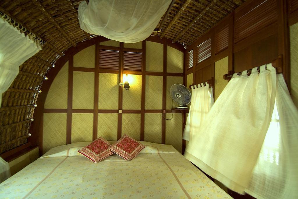 Hotel Spice Coast Cruises - Houseboat, A Cgh Earth Experience Alappuzha Zewnętrze zdjęcie